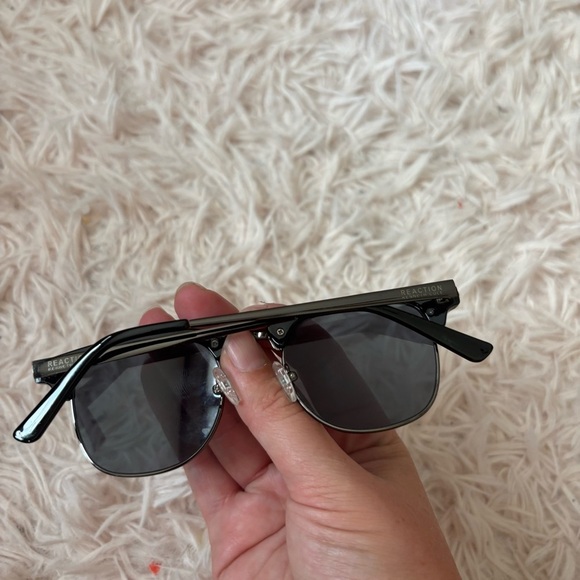 Kenneth Cole Reaction Black Driving Semi Rimless Sunglasses Unisex - Picture 2 of 3